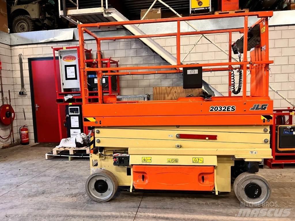 JLG 2032ES Saksilavat