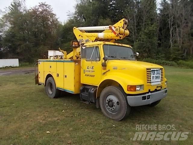 International 4900 Nosturiautot
