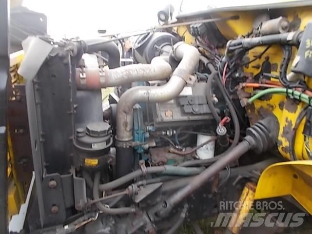 International 4900 Nosturiautot