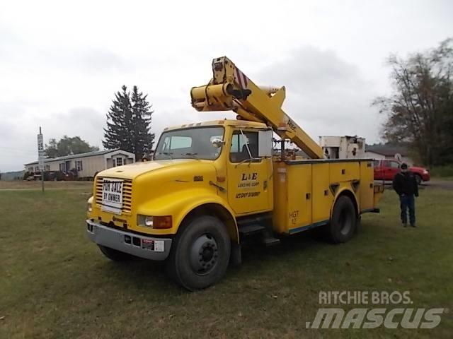 International 4900 Nosturiautot
