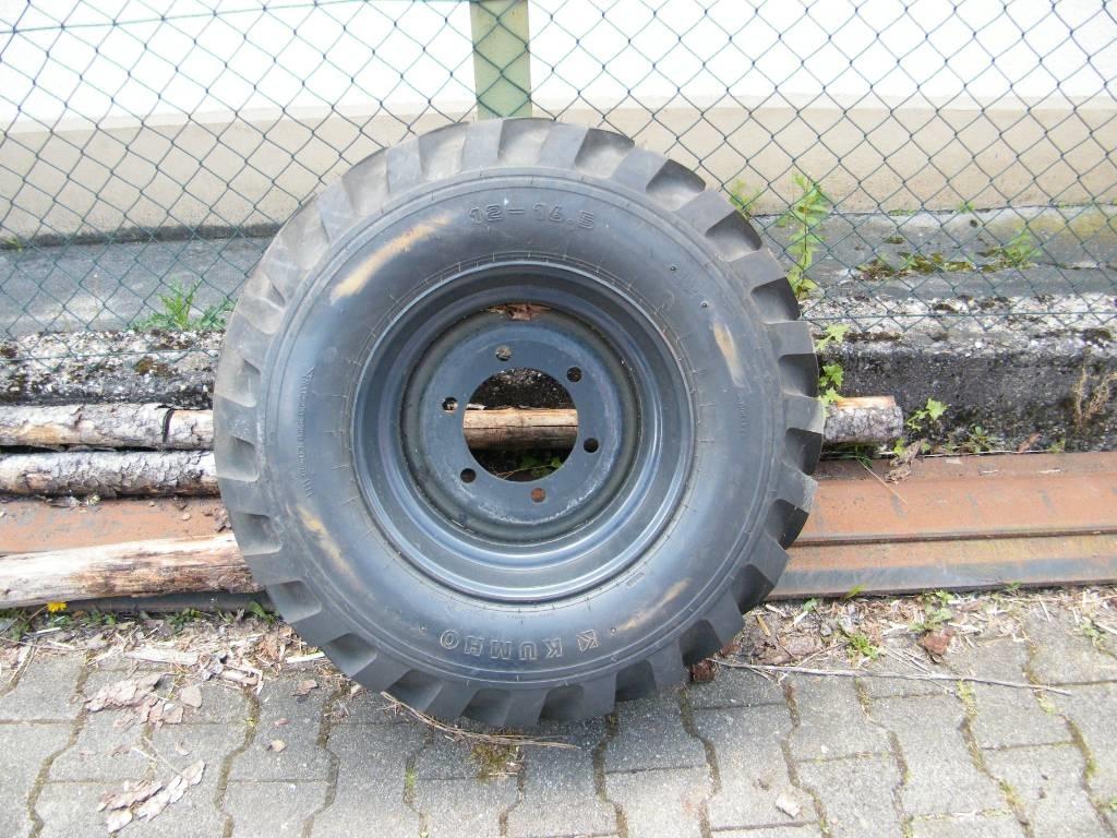 Kumho 12-16,5 Renkaat ja vanteet