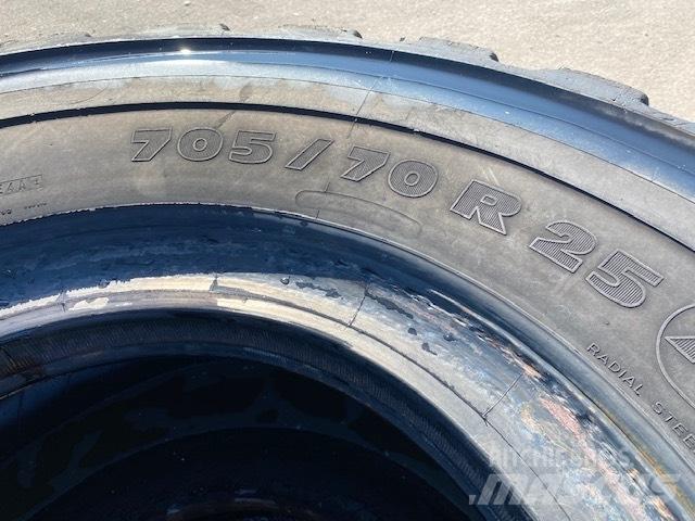 Michelin 705/70 R25 Renkaat ja vanteet