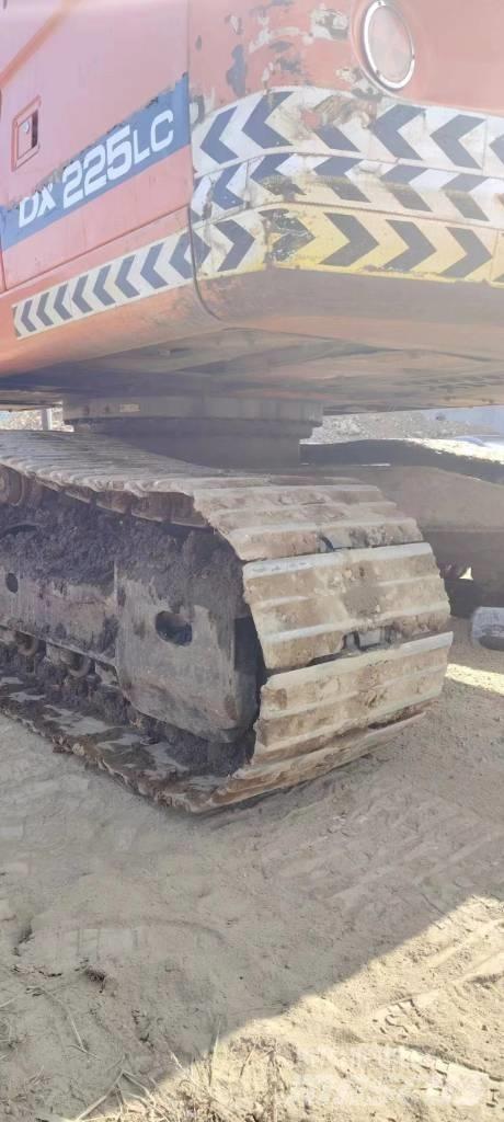 Doosan DX 225LC Telakaivukoneet