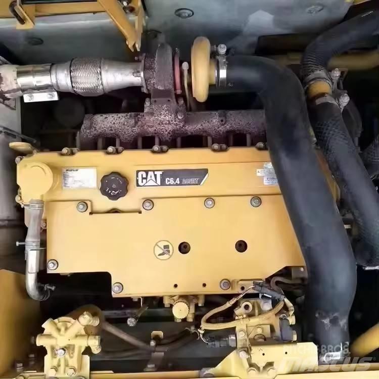 CAT 325 D Telakaivukoneet