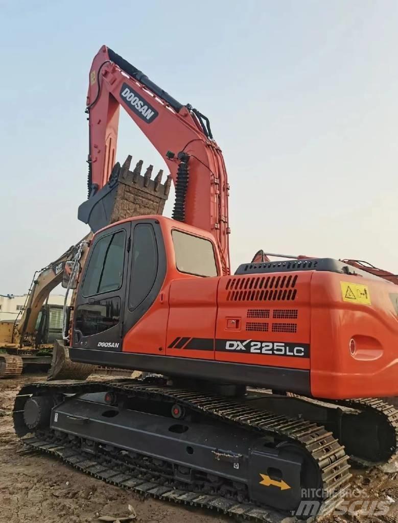 Doosan DX225 Telakaivukoneet