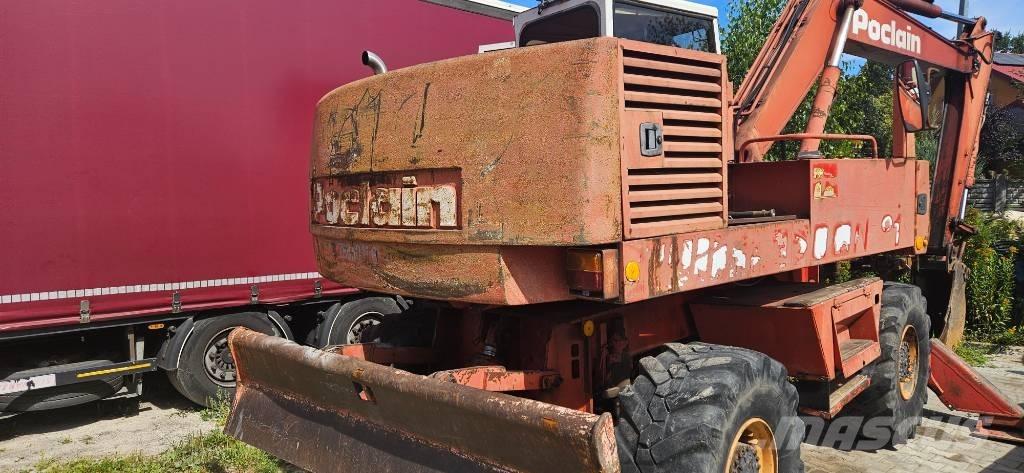 Poclain 82 Pyöräkaivukoneet