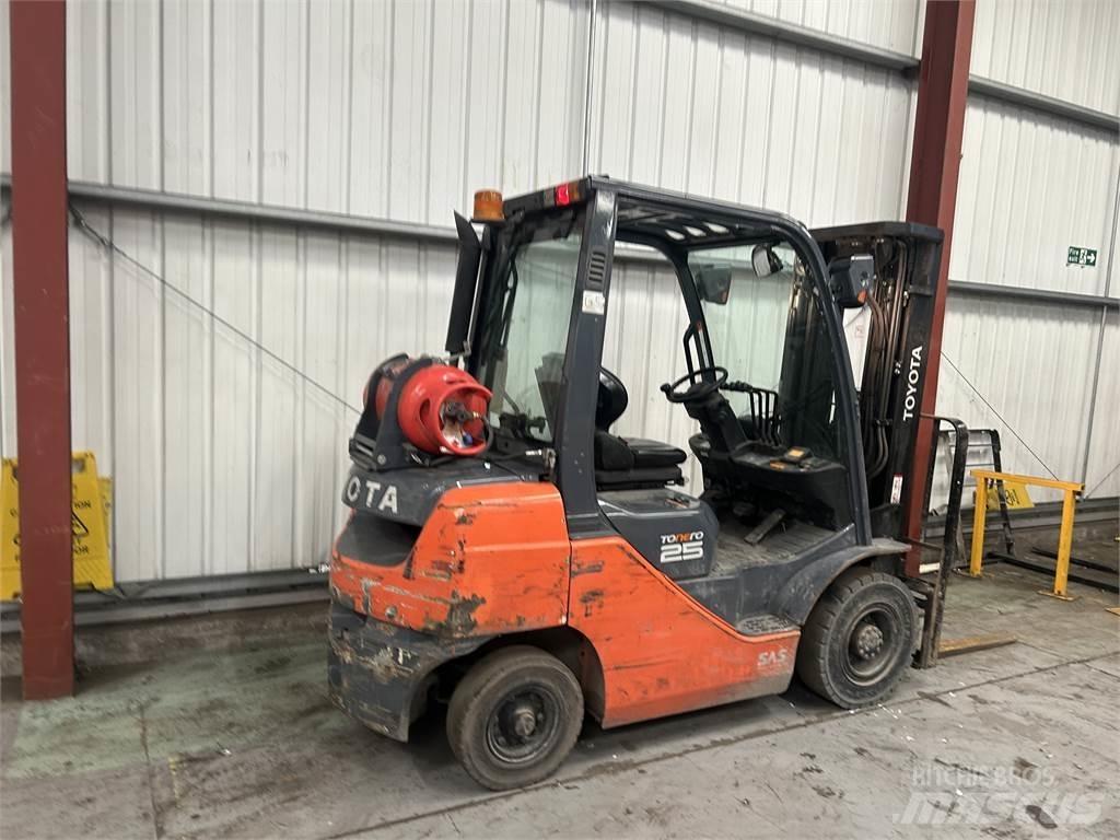 Toyota 02-8FGF25 Nestekaasutrukit