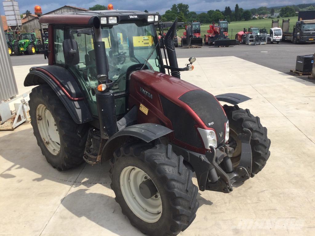 Valtra N123 Traktorit