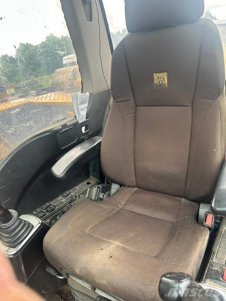 JCB JS 130 LC Telakaivukoneet