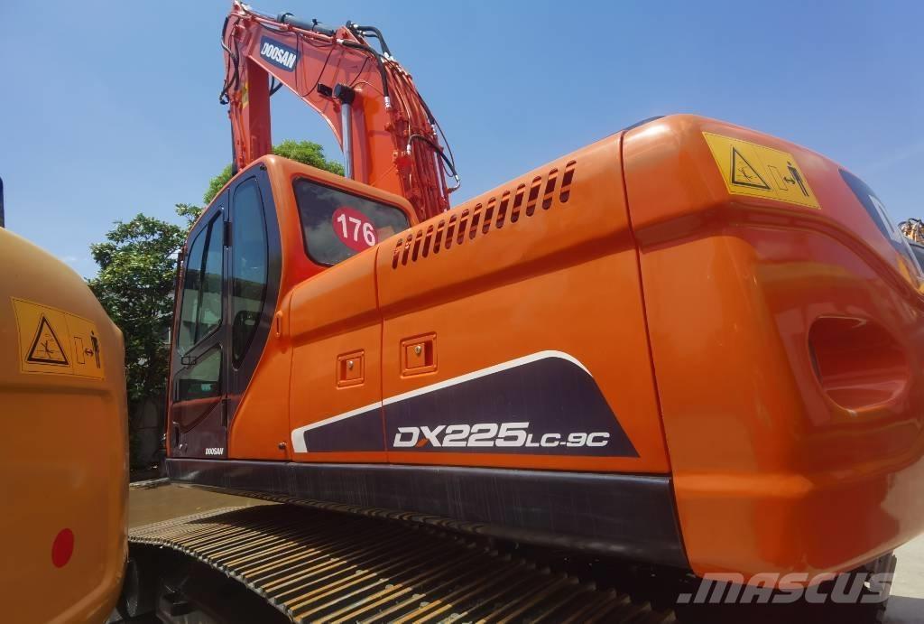 Doosan DX 225 LC Telakaivukoneet