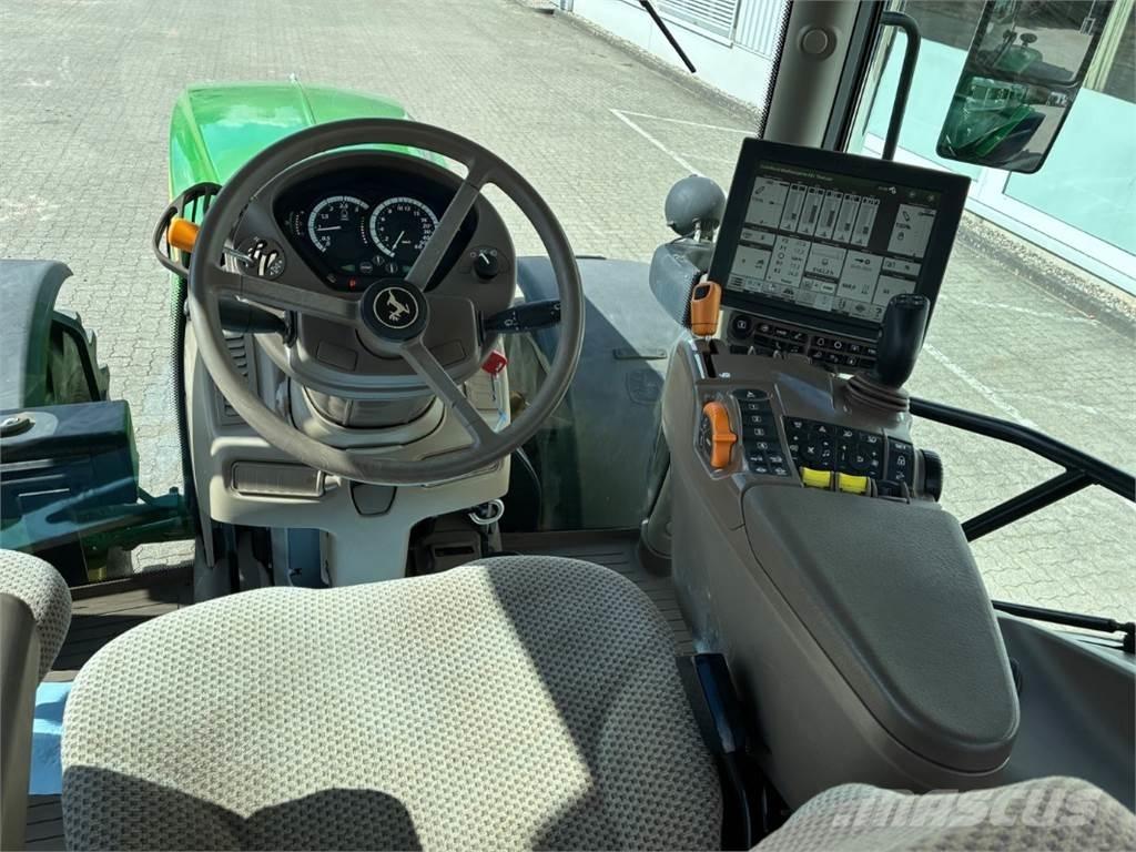 John Deere 6215 R Traktorit