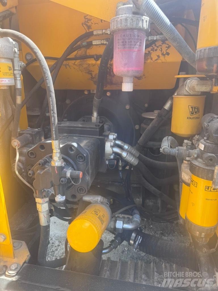 JCB JS 131 LC Telakaivukoneet
