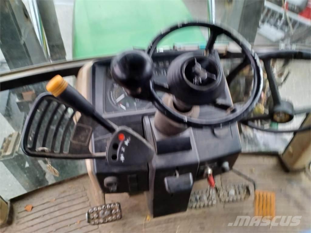 John Deere 6110SE Traktorit