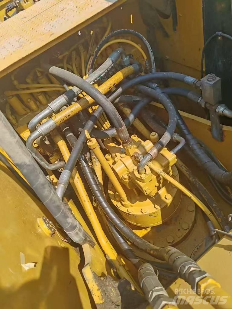 CAT 323D Telakaivukoneet