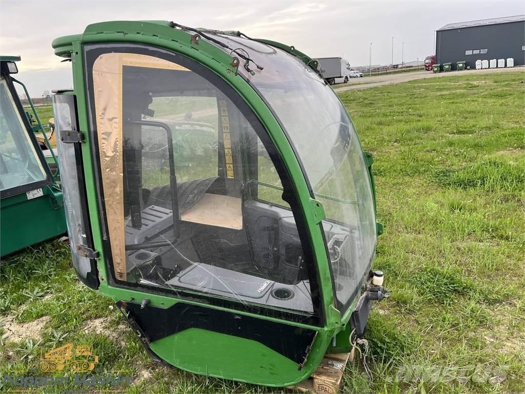 John Deere 1470E Ohjaamo ja sisusta