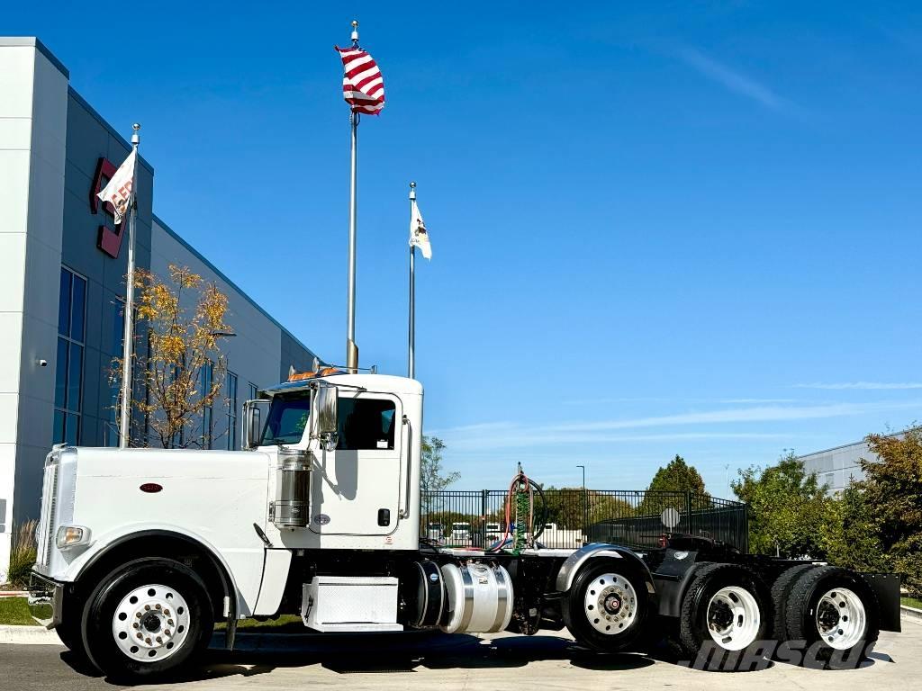 Peterbilt 389 PRIDE Vetopöytäautot
