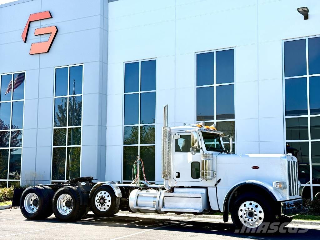 Peterbilt 389 PRIDE Vetopöytäautot
