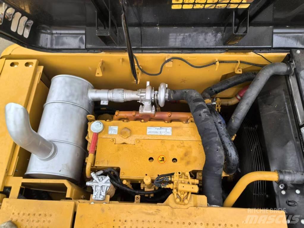 CAT 320D2 Midikaivukoneet 7t - 12t