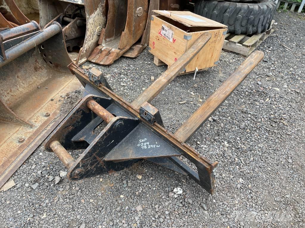 Takeuchi TB 295 W Pyöräkaivukoneet