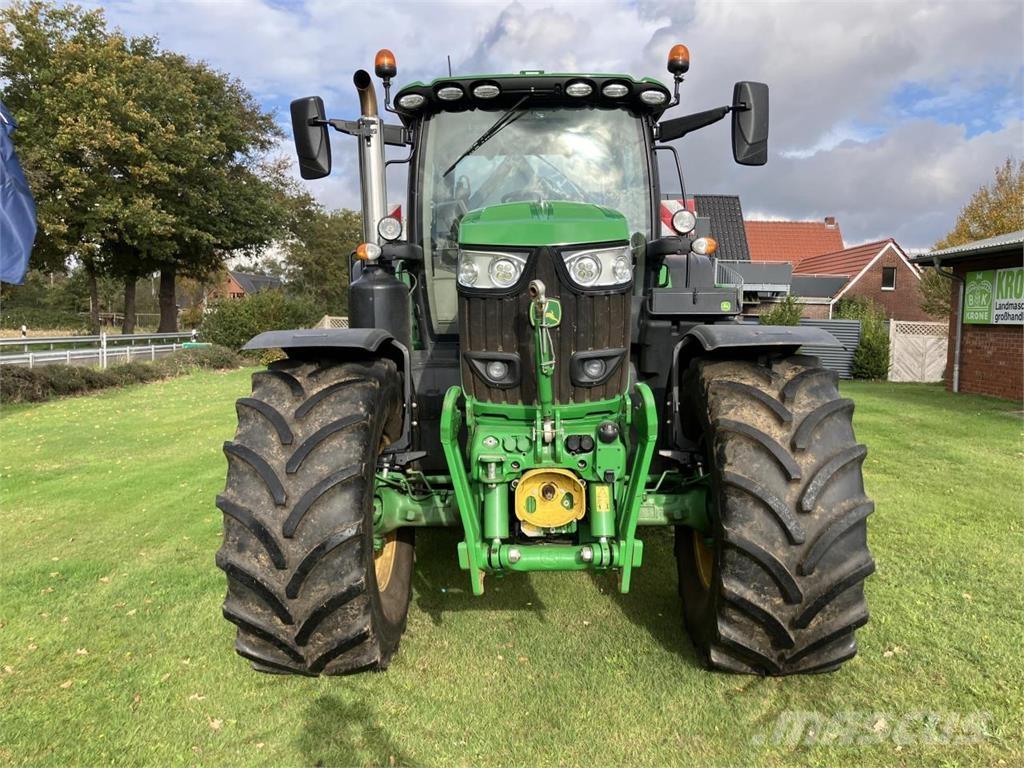 John Deere 6215R Traktorit