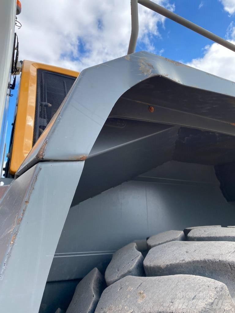 Liebherr L 586 Pyöräkuormaajat