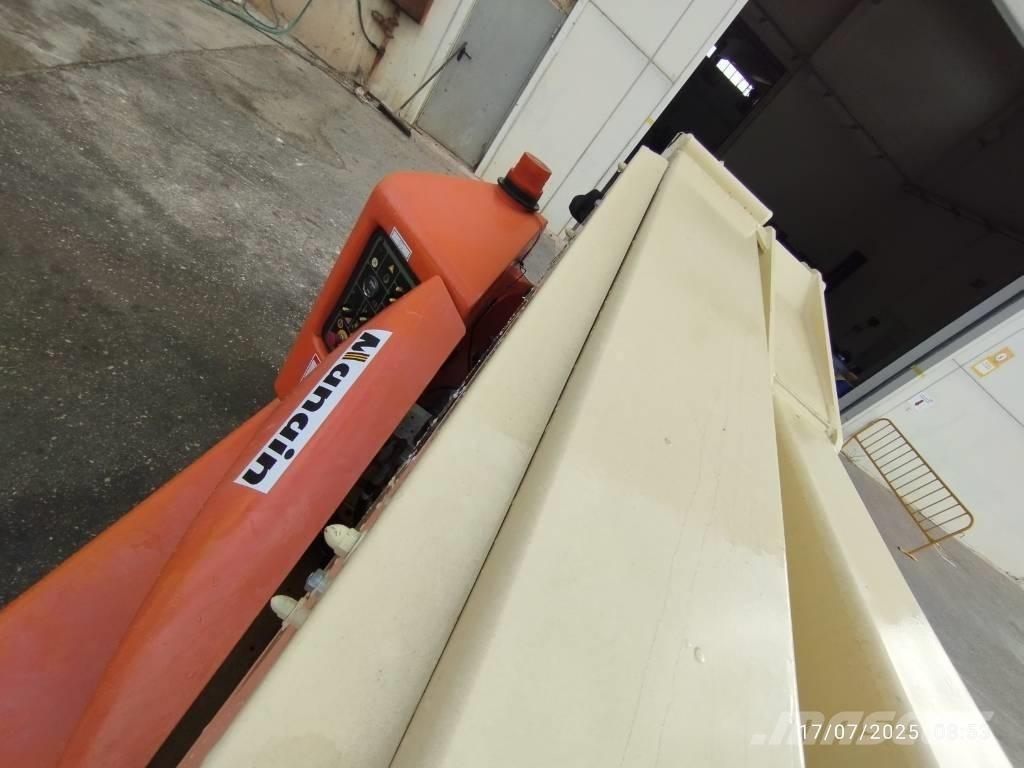 JLG E 400 AJPN Kuukulkijat