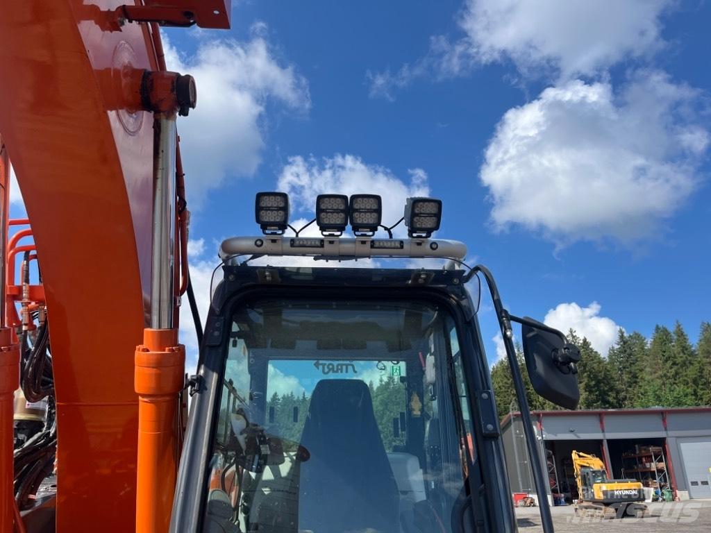 Hitachi ZX 135 US-6 Telakaivukoneet