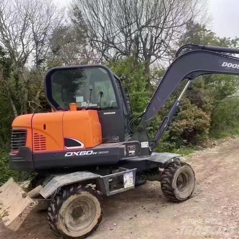 Doosan dx60w Pyöräkaivukoneet