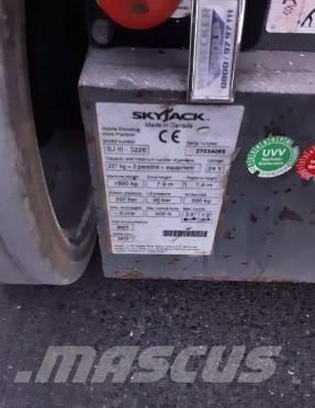 SkyJack SJ III 3226 Saksilavat