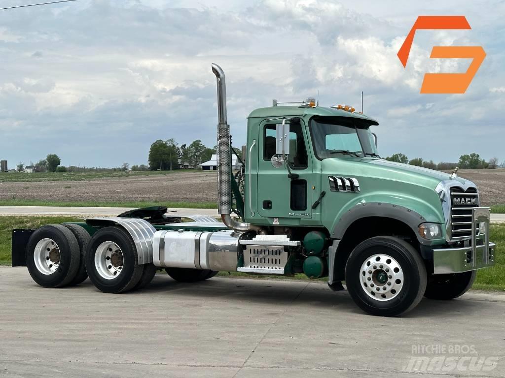 Mack GU713 Vetopöytäautot