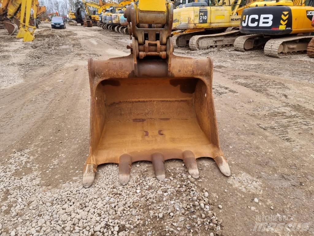 JCB JS 220 LC Telakaivukoneet