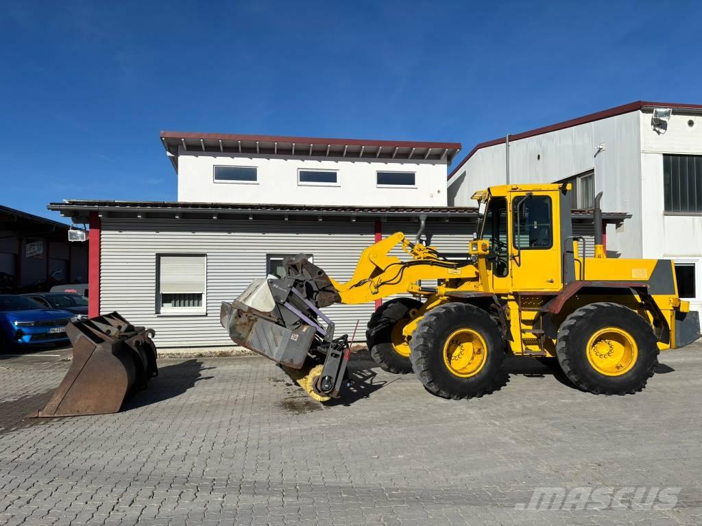 Komatsu WA 180 Pyöräkuormaajat