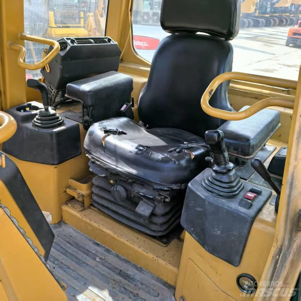 CAT D 5 G LGP Telaketjupuskutraktorit