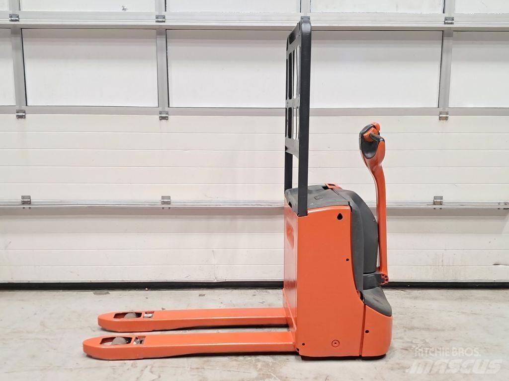 Linde T16 Lavansiirtotrukit