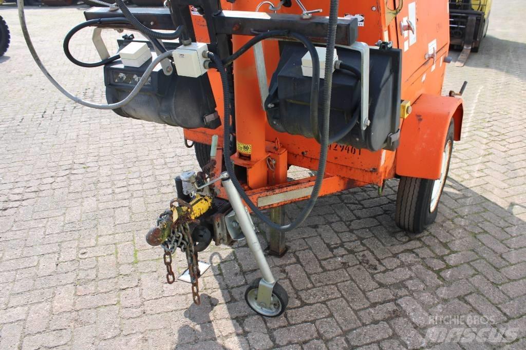 JLG 6308 AN Valopylväät