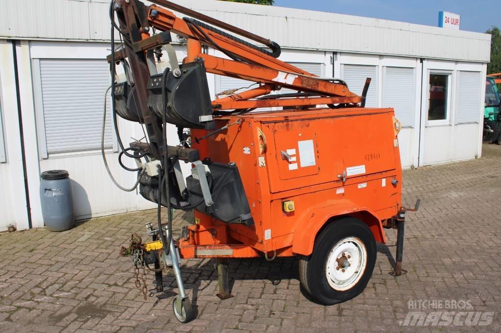 JLG 6308 AN Valopylväät