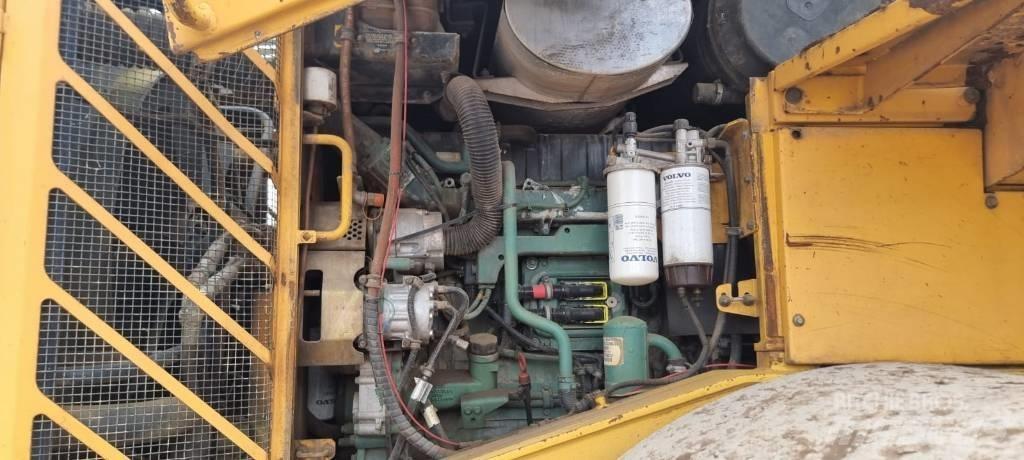 Volvo L 220 E Pyöräkuormaajat