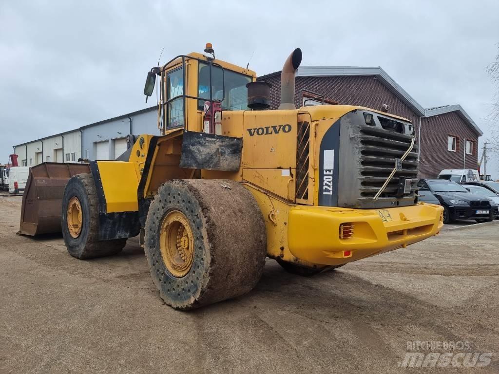 Volvo L 220 E Pyöräkuormaajat