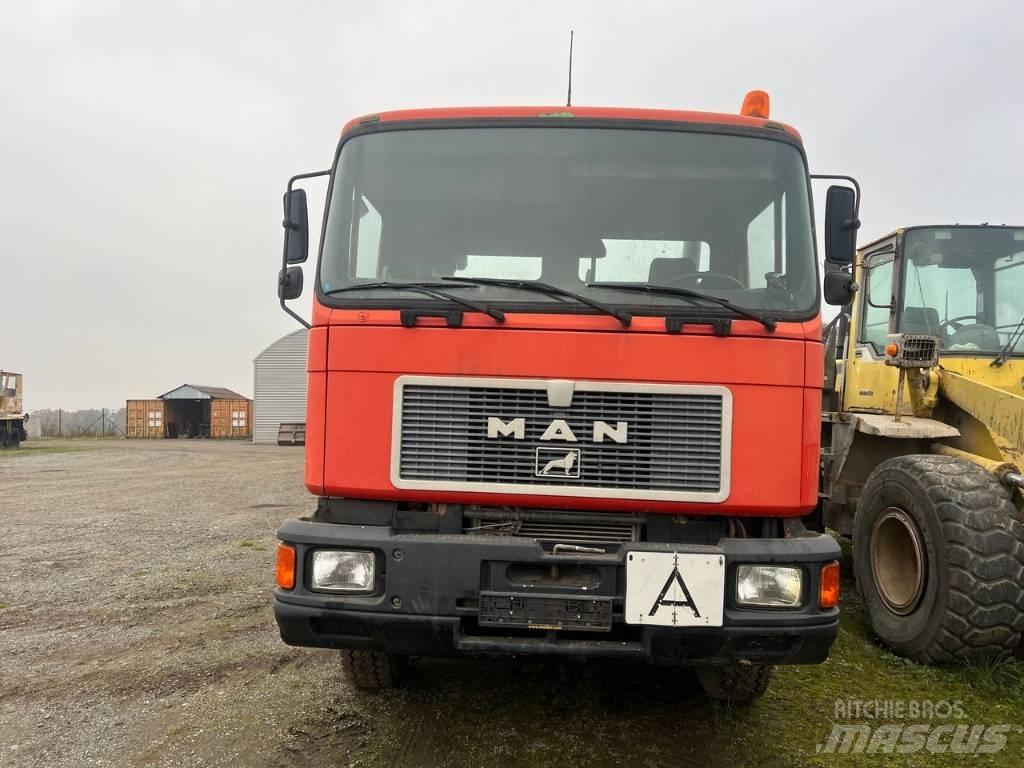 MAN F 08 Sora- ja kippiautot