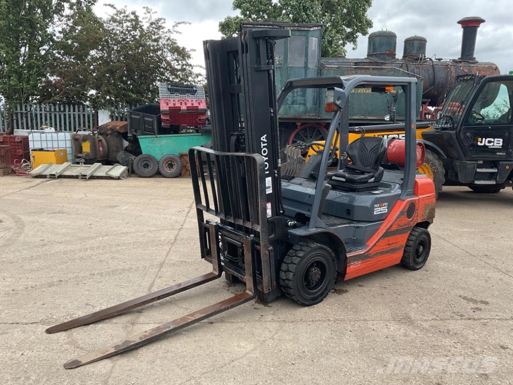 Toyota 02-FGF25 Nestekaasutrukit