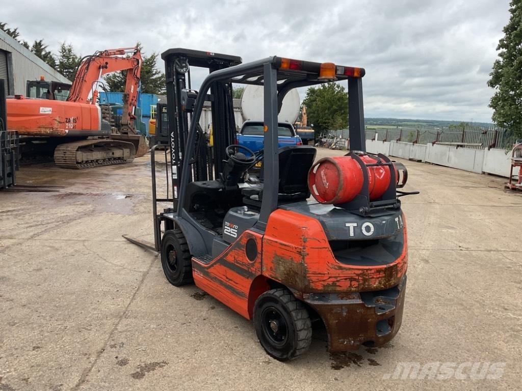 Toyota 02-FGF25 Nestekaasutrukit