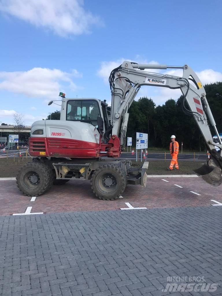 Takeuchi TB295W Pyöräkaivukoneet