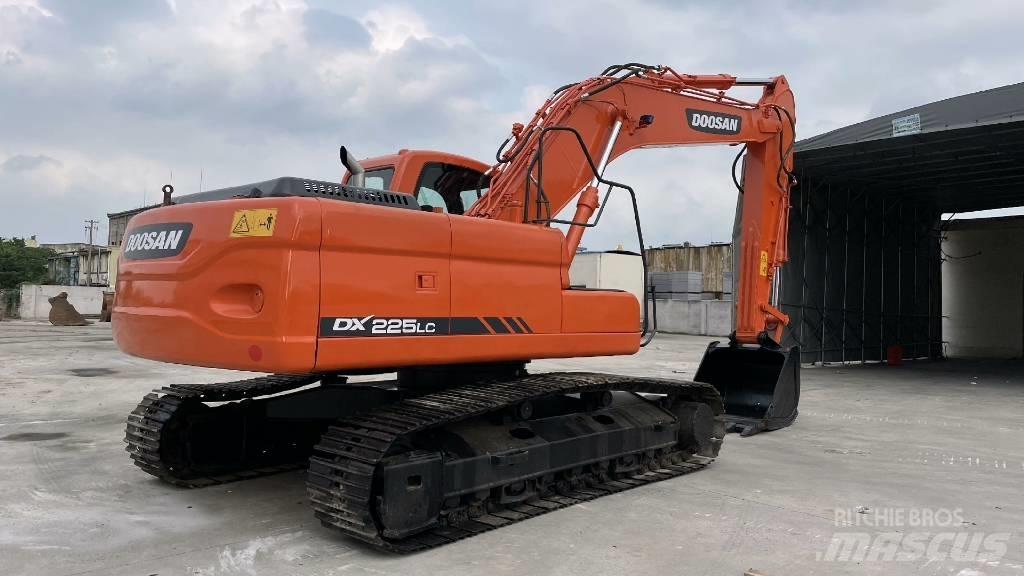 Doosan DX 225 Telakaivukoneet