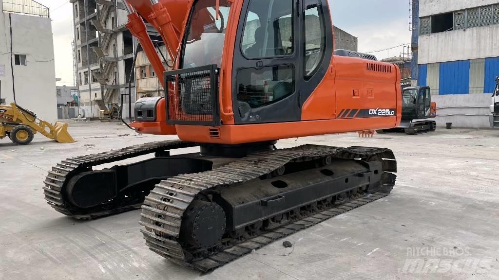 Doosan DX 225 Telakaivukoneet