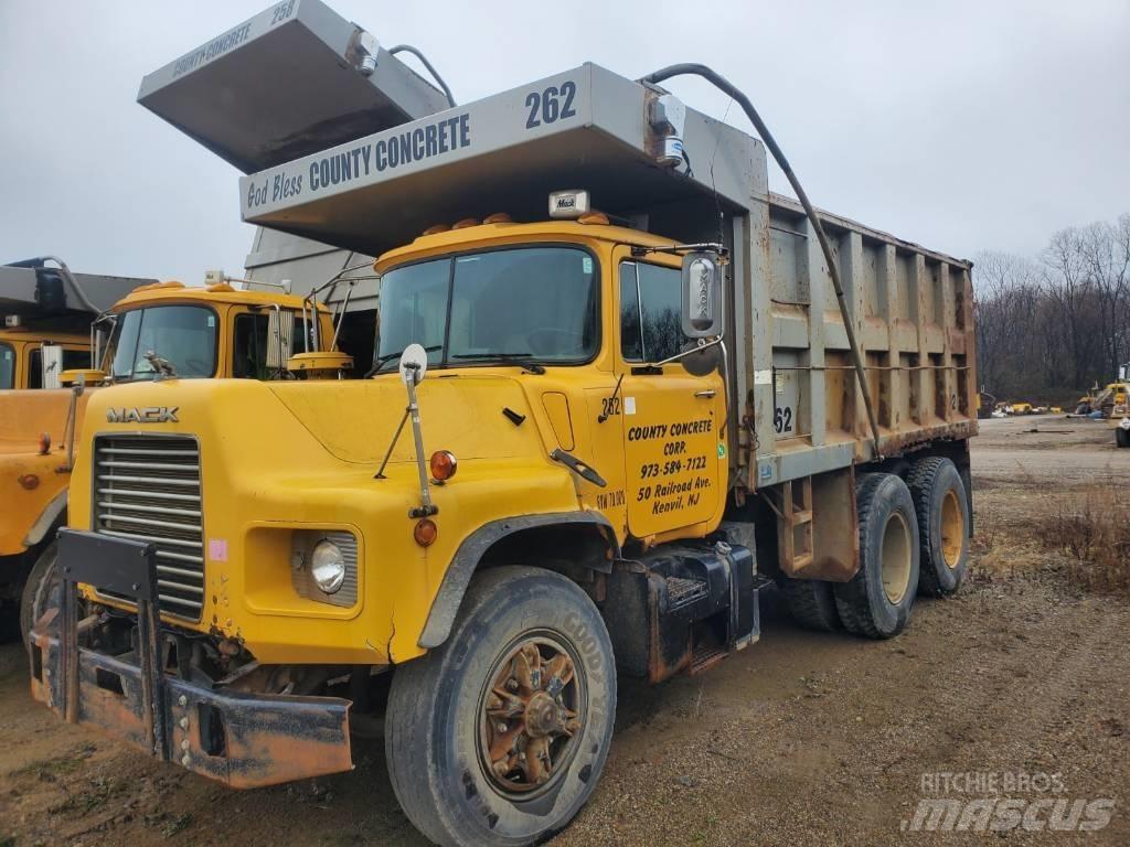 Mack DM690SX Sora- ja kippiautot