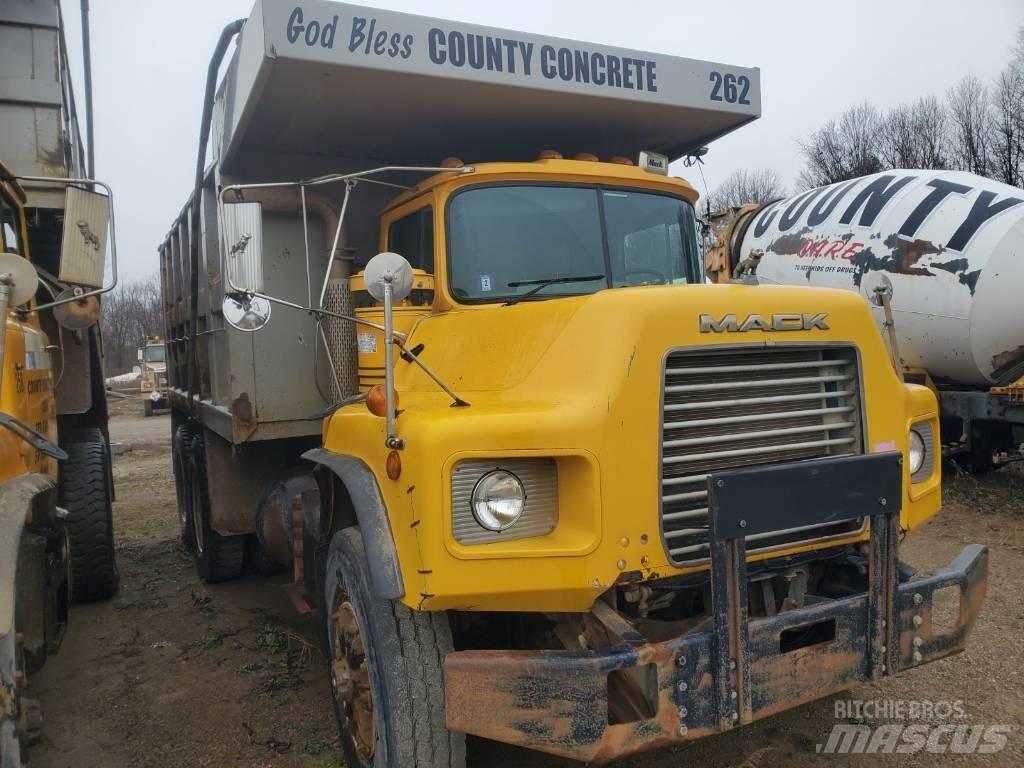 Mack DM690SX Sora- ja kippiautot