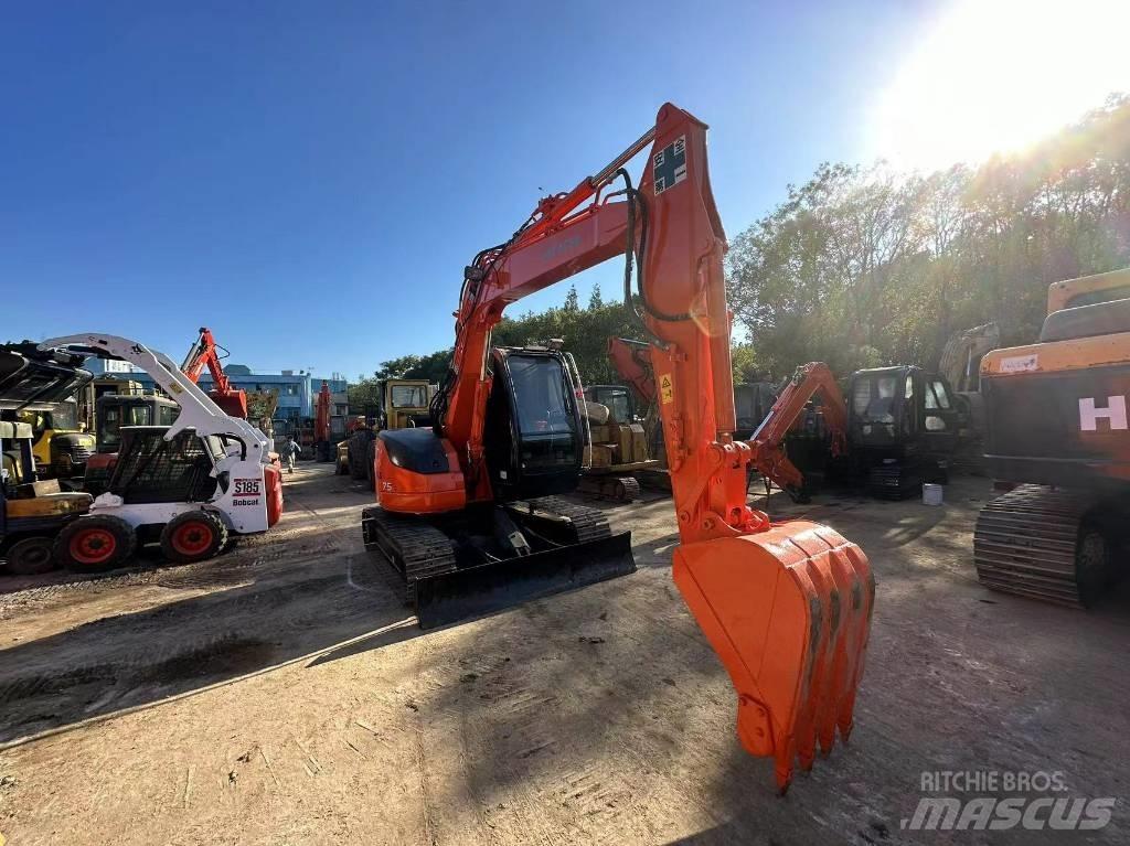 Hitachi ZX 75 Midikaivukoneet 7t - 12t