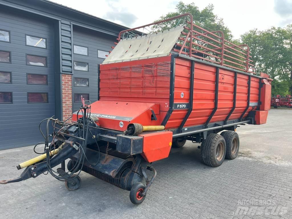 Deutz-Fahr F 570 Keräävät noukinvaunut ja silppurivaunut