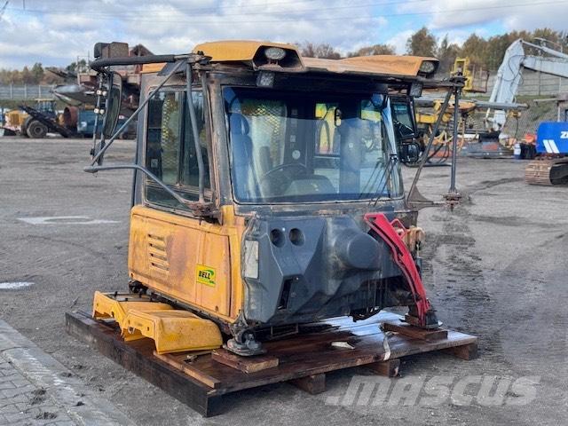 Bell B 50 D USED CAB Ohjaamo ja sisusta