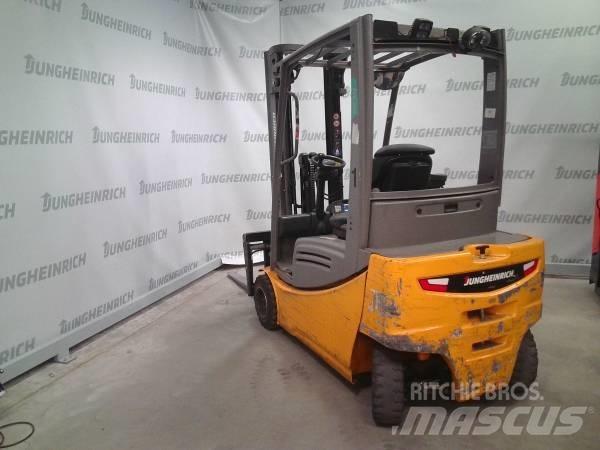 Jungheinrich EFG 320 Sähkötrukit